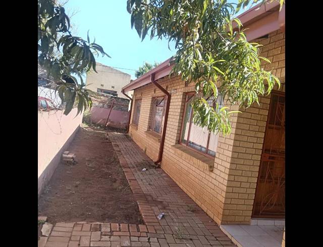 2 BEDROOM HOUSE FOR SALE IN KATLEHONG SOUTH